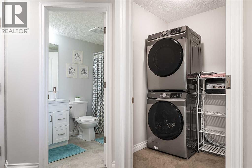 Single Family House for Sale in   Sierra Morena Mews SW Signal Hill Calgary 