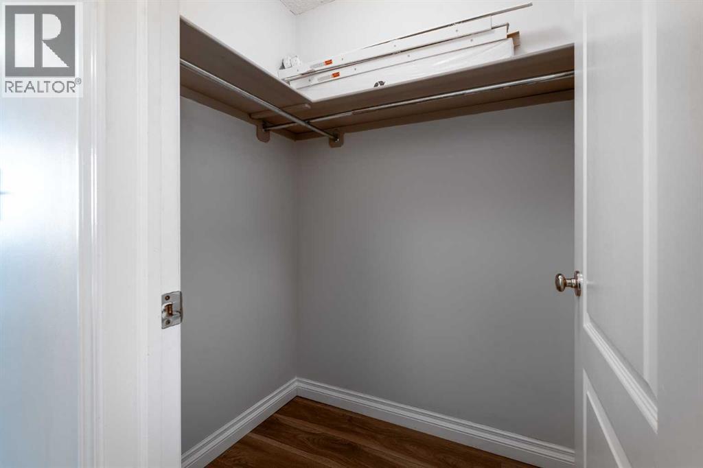 Single Family House for Sale in   Sierra Morena Mews SW Signal Hill Calgary 