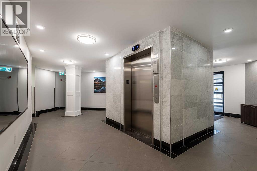 Single Family House for Sale in   Sierra Morena Mews SW Signal Hill Calgary 