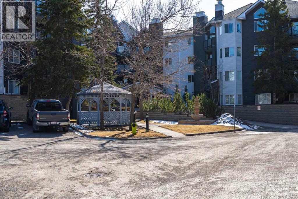 Single Family House for Sale in   Sierra Morena Mews SW Signal Hill Calgary 