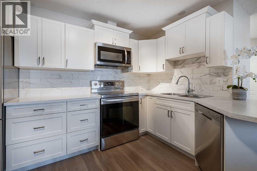 Single Family House for Sale in   Sierra Morena Mews SW Signal Hill Calgary 