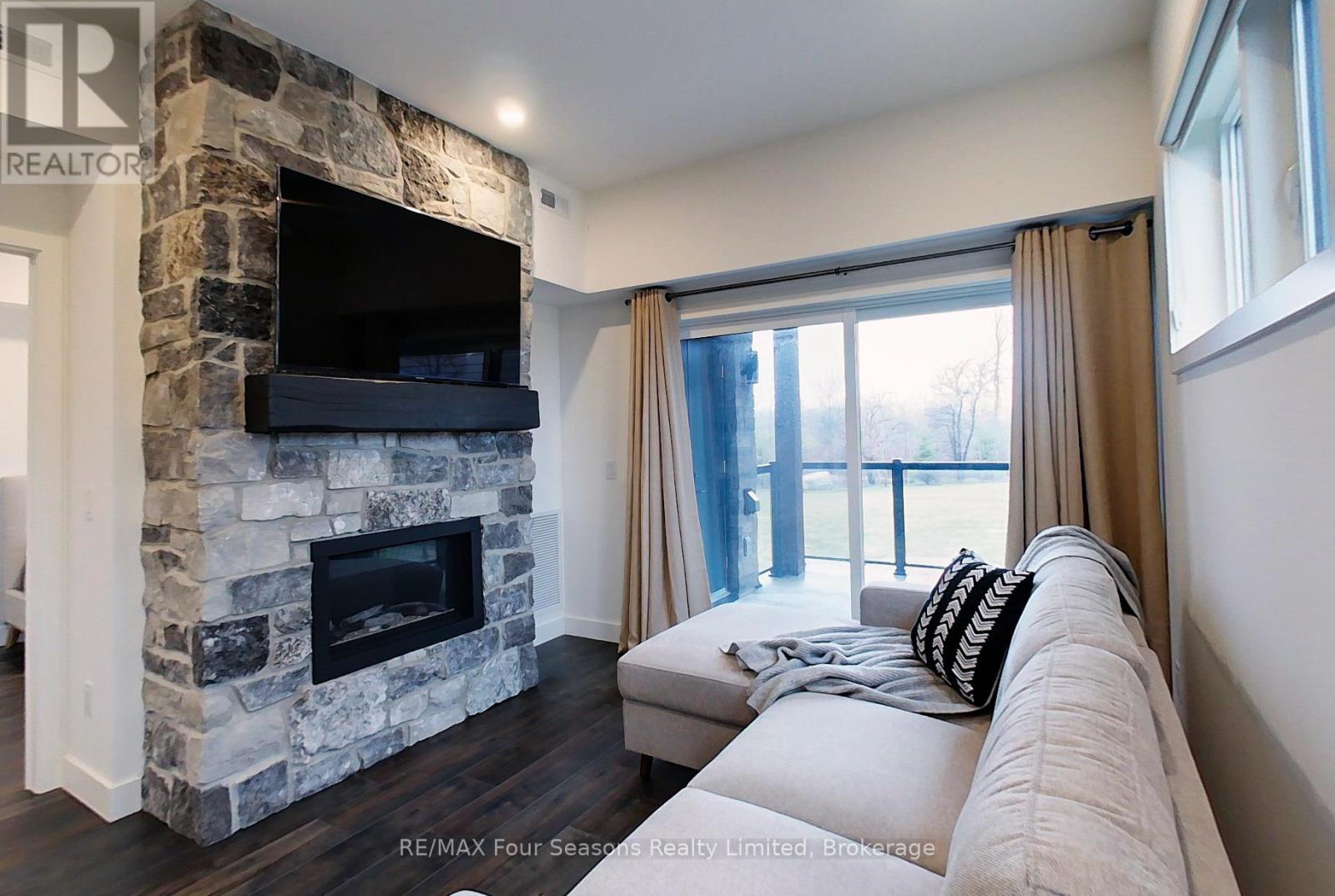 #107 12 BEAUSOLEIL LANE - 13
