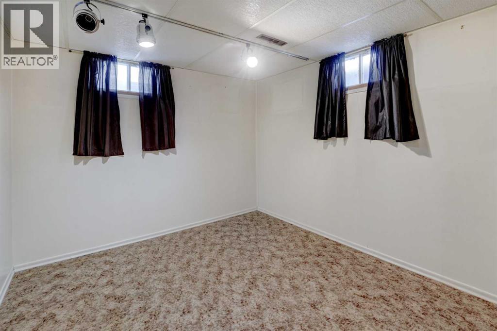 Single Family House Bungalow for Sale in  Forman Crescent SE Forest Heights Calgary 