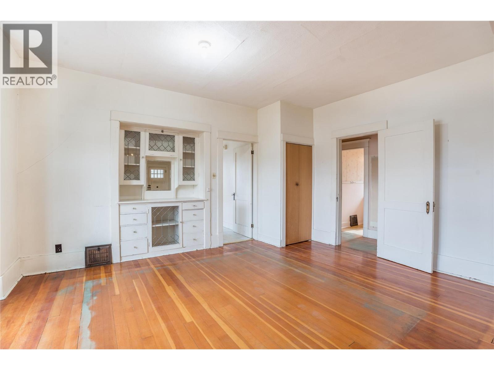 14207 Victoria Road N, Summerland