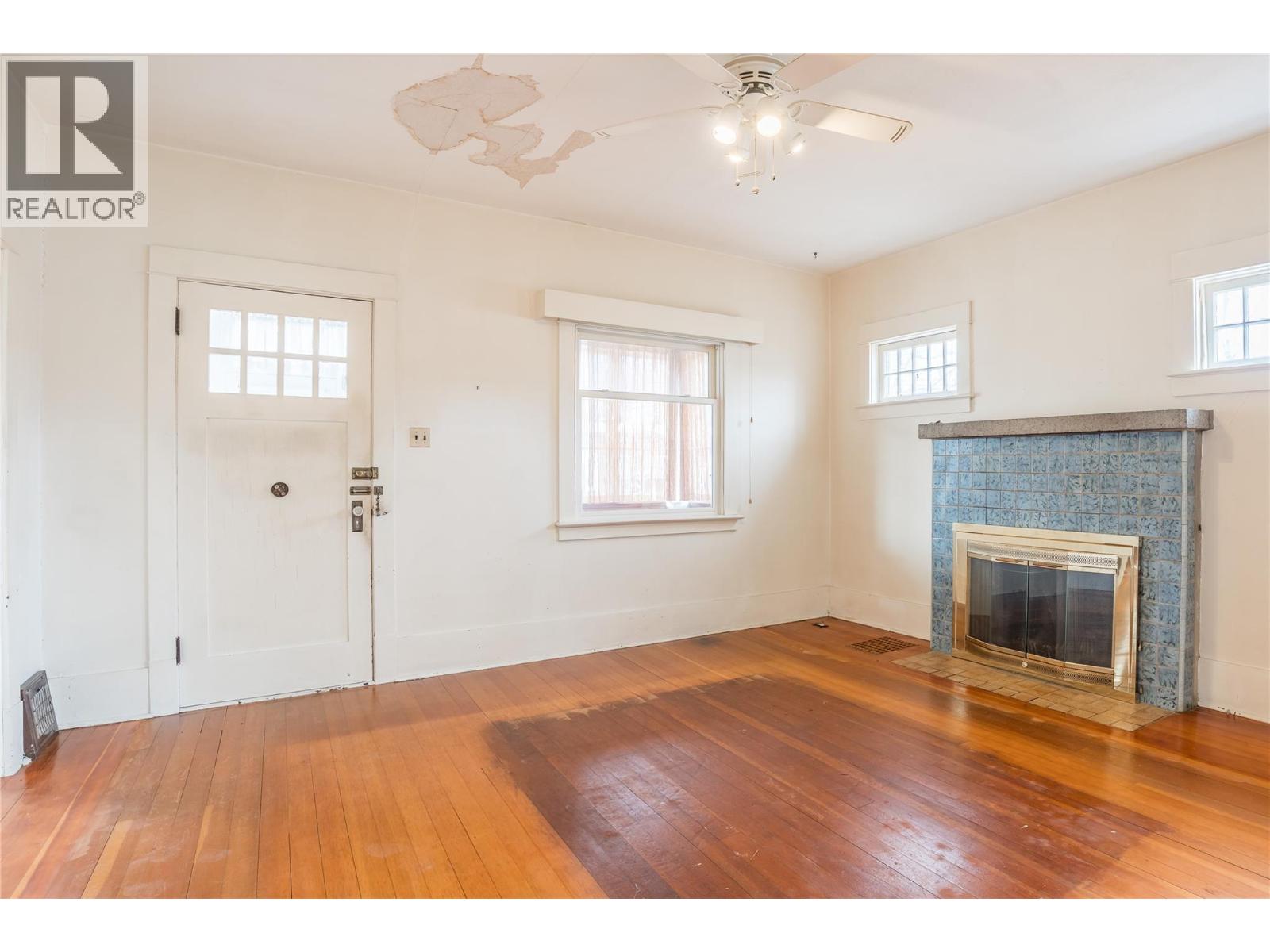 14207 Victoria Road N, Summerland