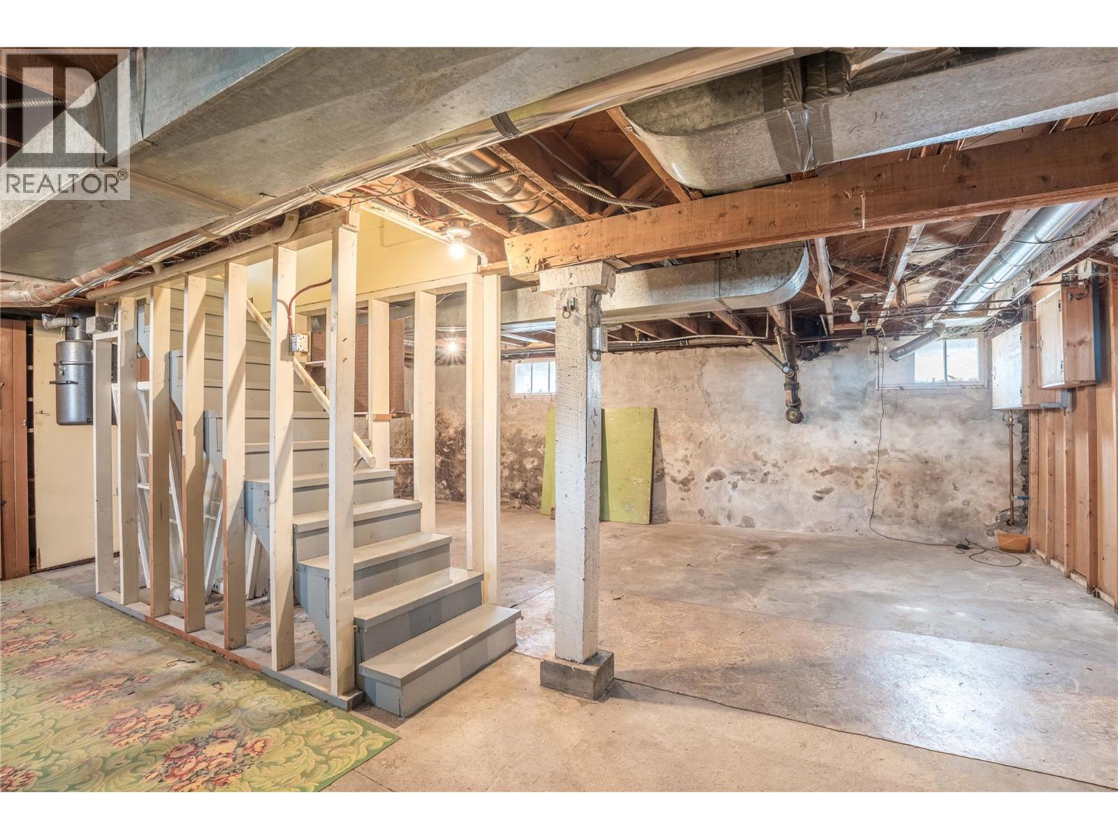 14207 Victoria Road N, Summerland