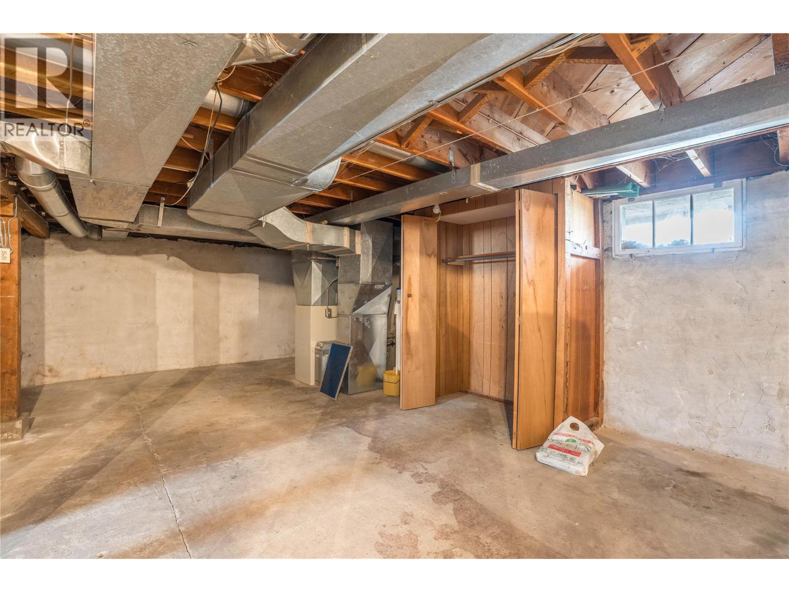 14207 Victoria Road N, Summerland