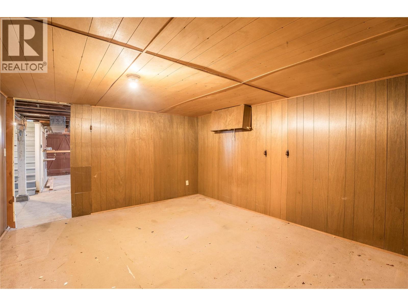 14207 Victoria Road N, Summerland