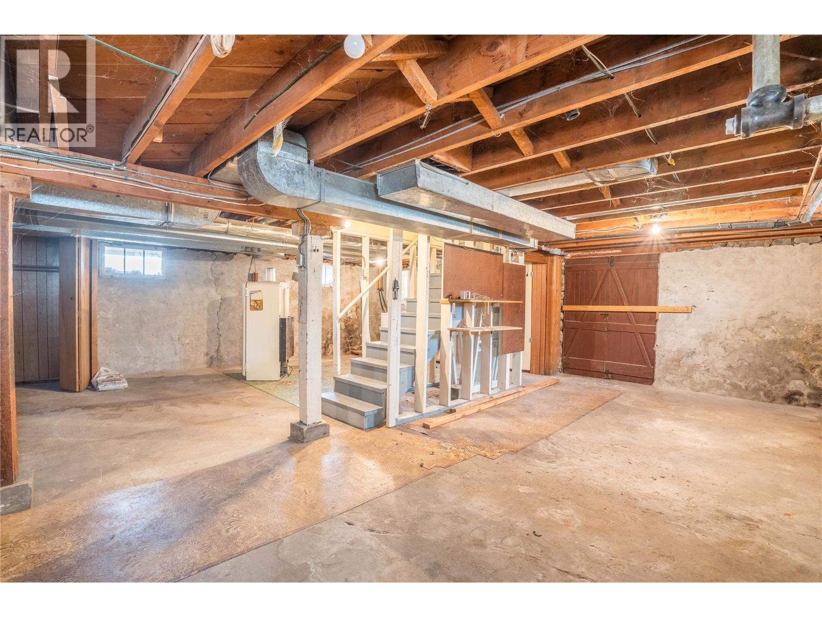 14207 Victoria Road N, Summerland