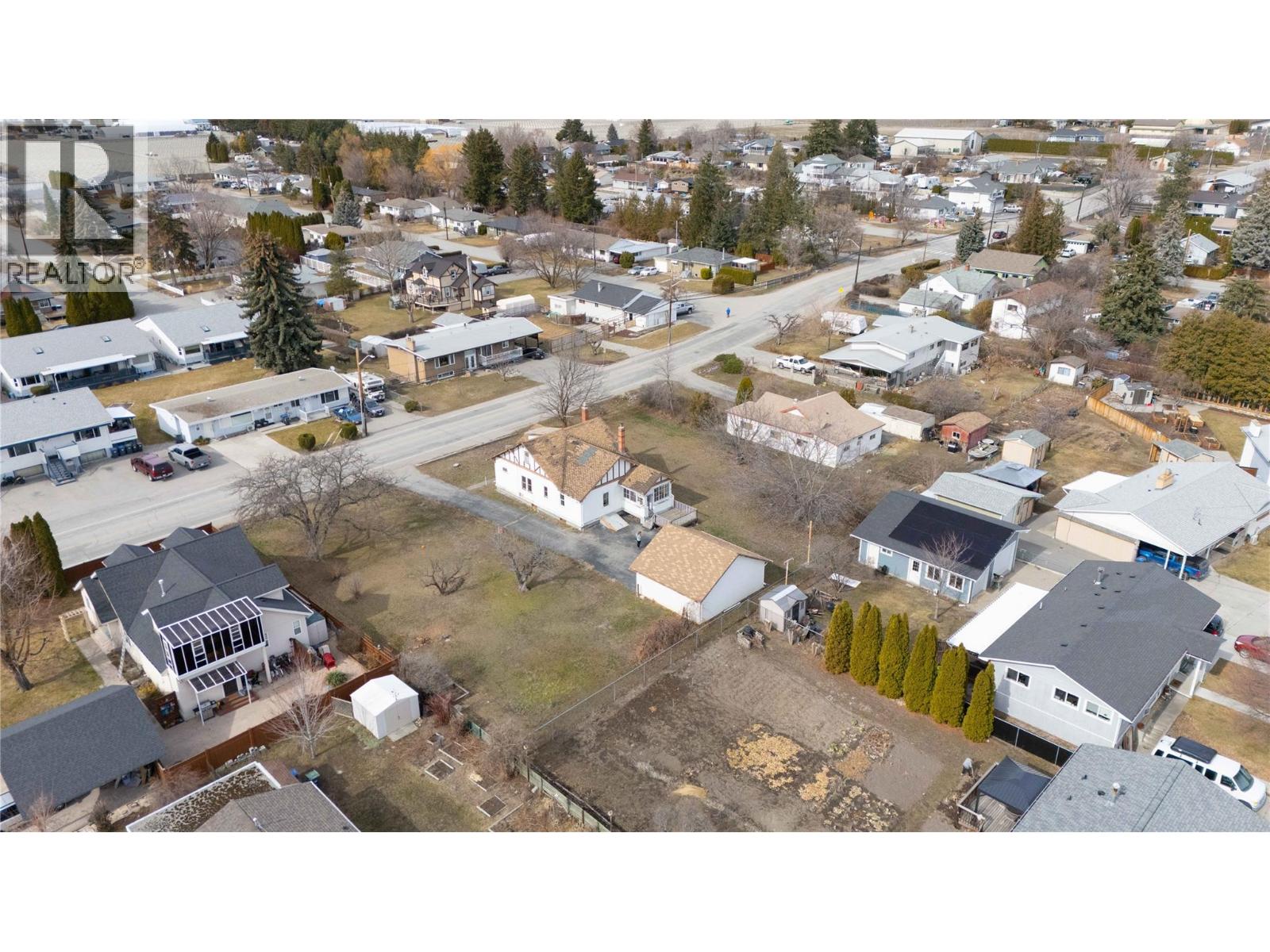 14207 Victoria Road N, Summerland