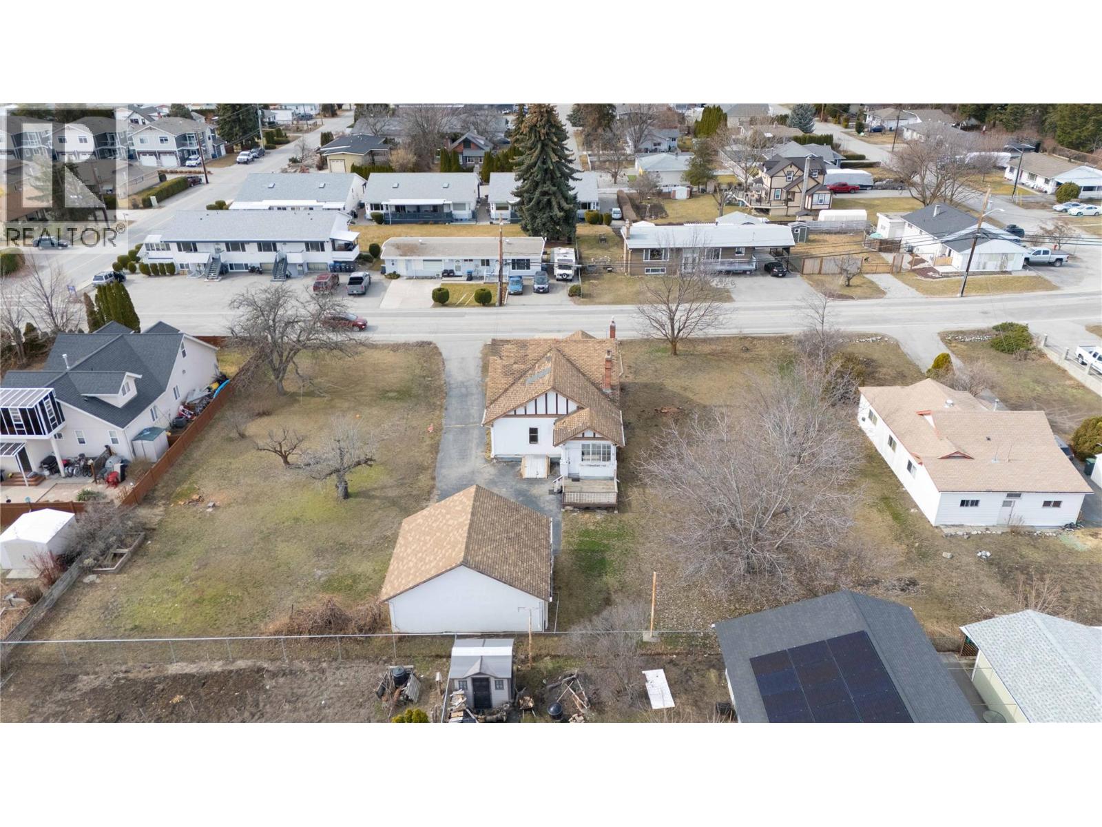 14207 Victoria Road N, Summerland