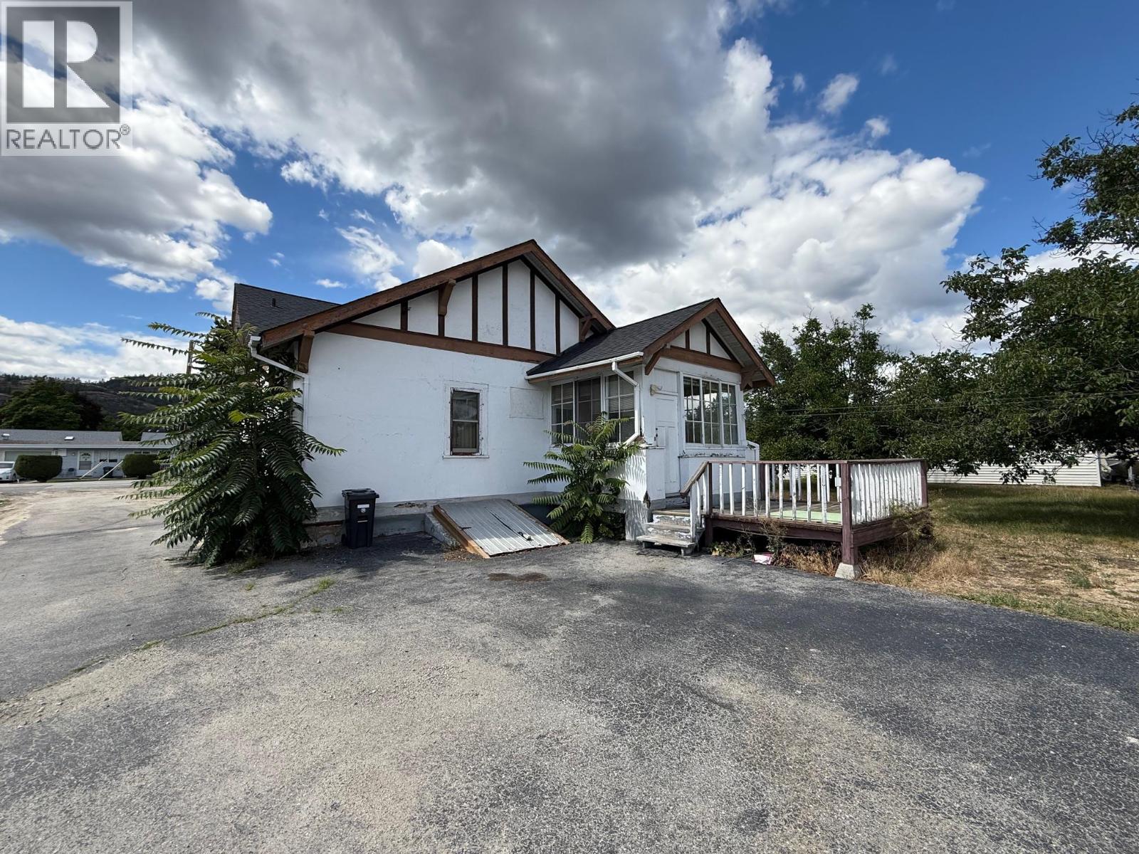14207 Victoria Road N, Summerland