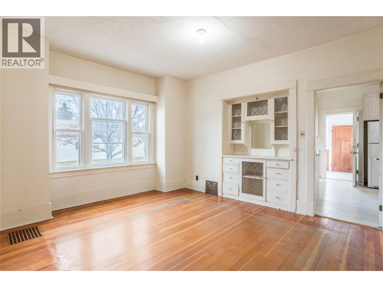 14207 Victoria Road N, Summerland