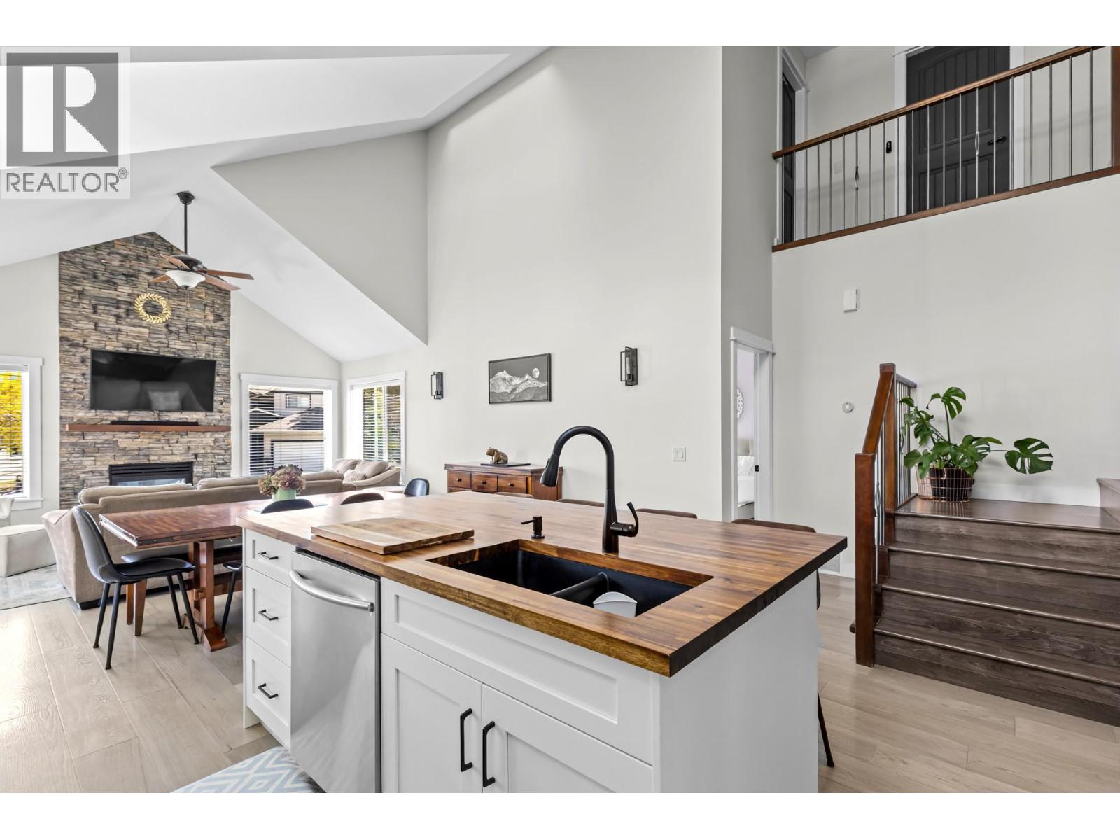 2079 Shelby Crescent, West Kelowna