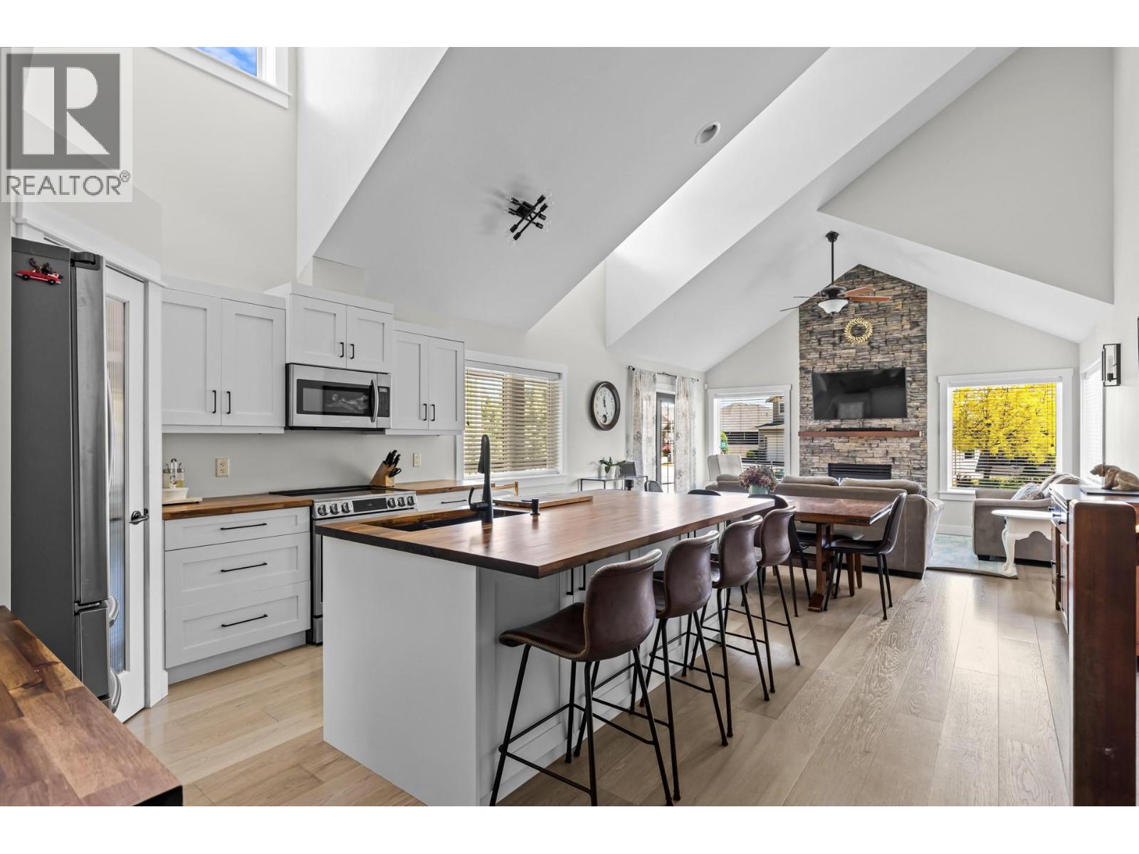 2079 Shelby Crescent, West Kelowna