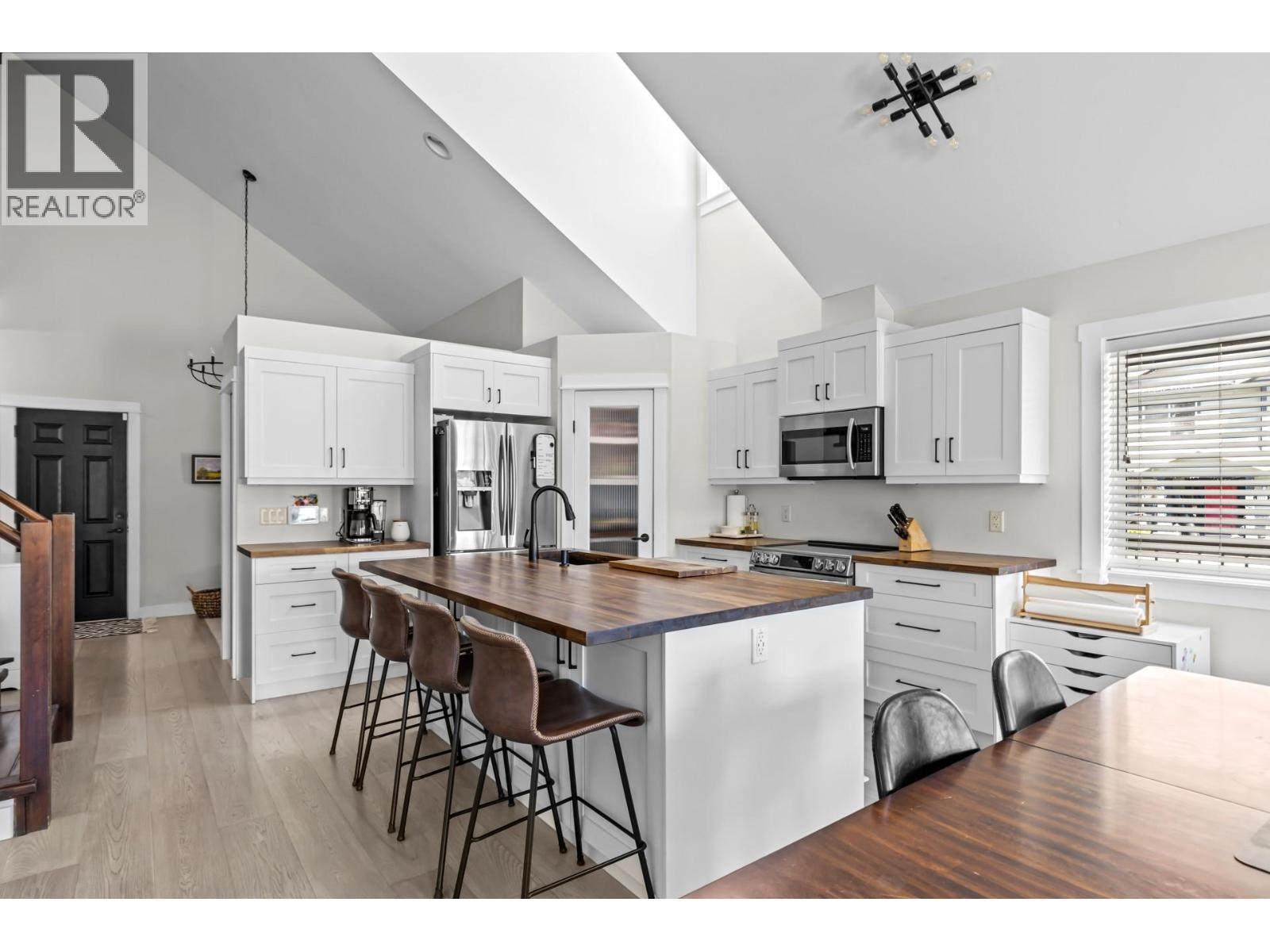 2079 Shelby Crescent, West Kelowna