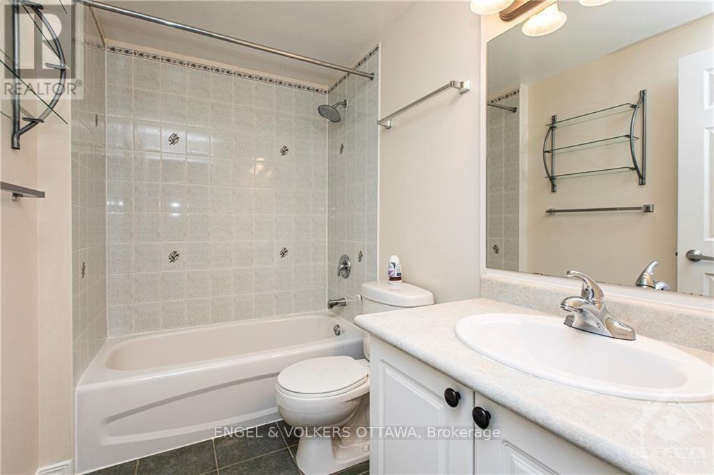 #602 134 YORK STREET - 10