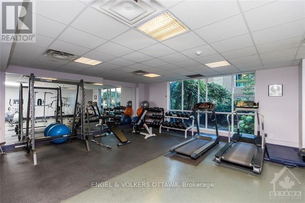 #602 134 YORK STREET - 14