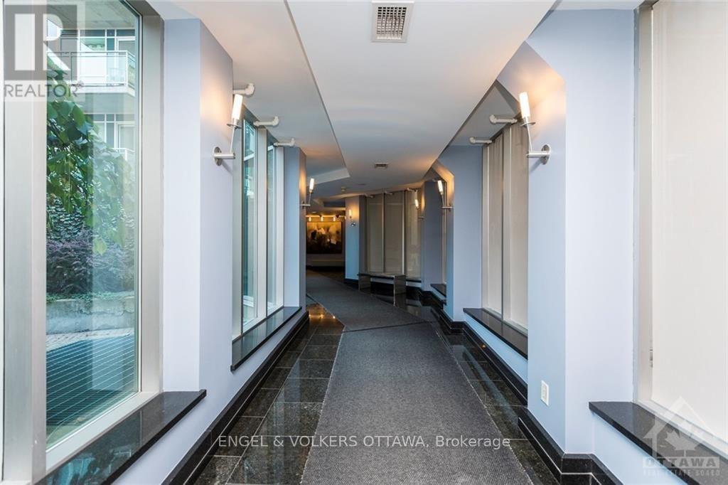 #602 134 YORK STREET - 16