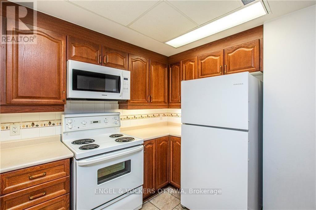 #602 134 YORK STREET - 4