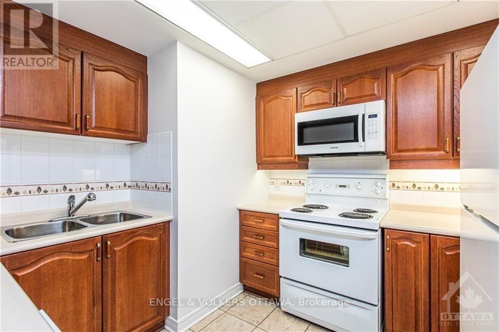 #602 134 YORK STREET - 5