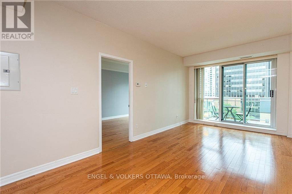 #602 134 YORK STREET - 8