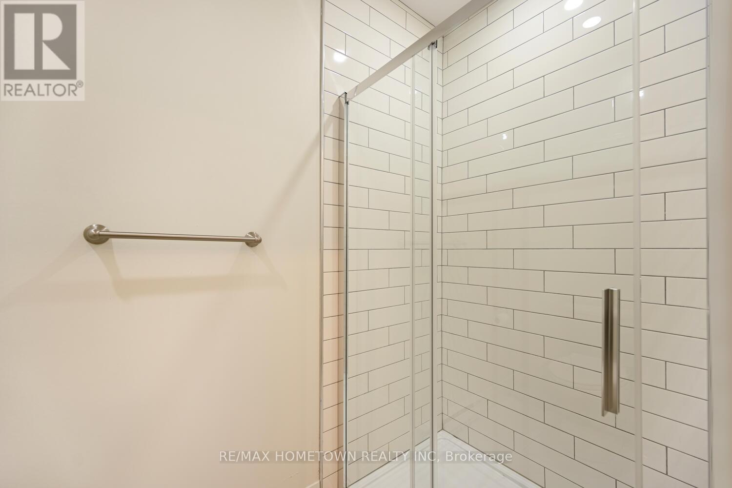 6 MAPLEWOOD CIRCLE - 24