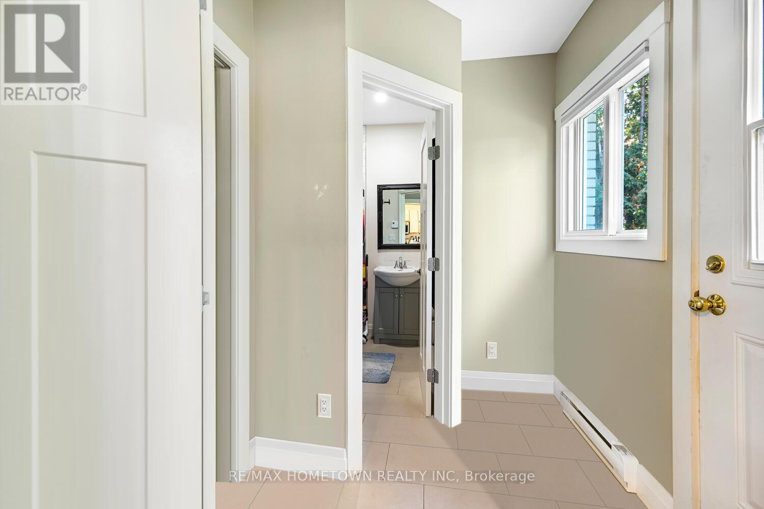 6 MAPLEWOOD CIRCLE - 40