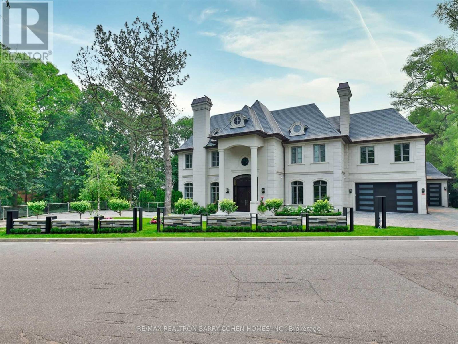 Listing photo of 382 OLD YONGE STREET