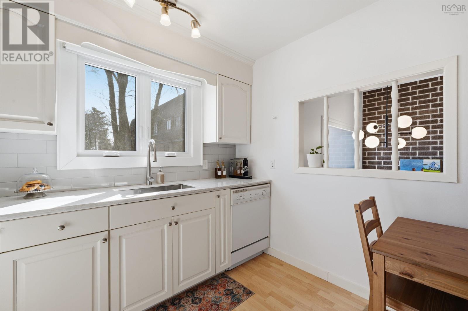 12 Hanover Court - 12