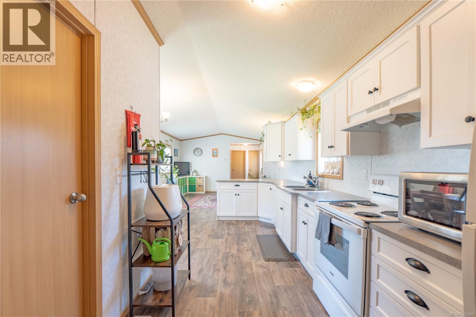 447 Orca Cres - 8
