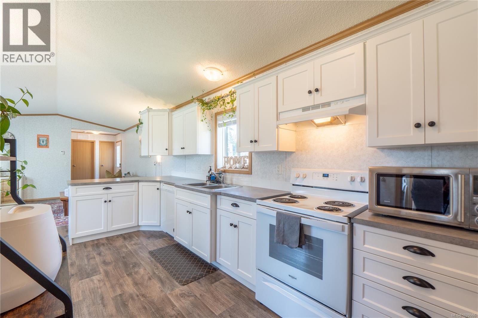 447 Orca Cres - 6