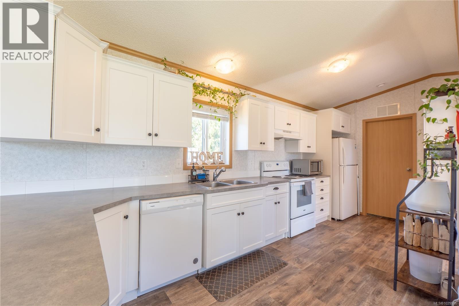447 Orca Cres - 9