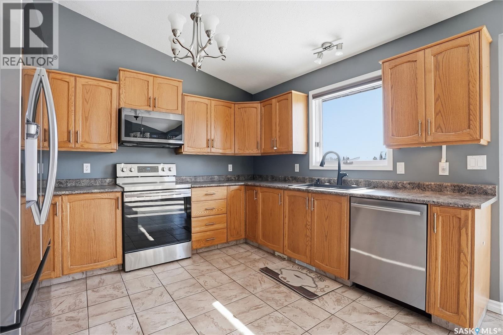 513 4TH STREET W - 11