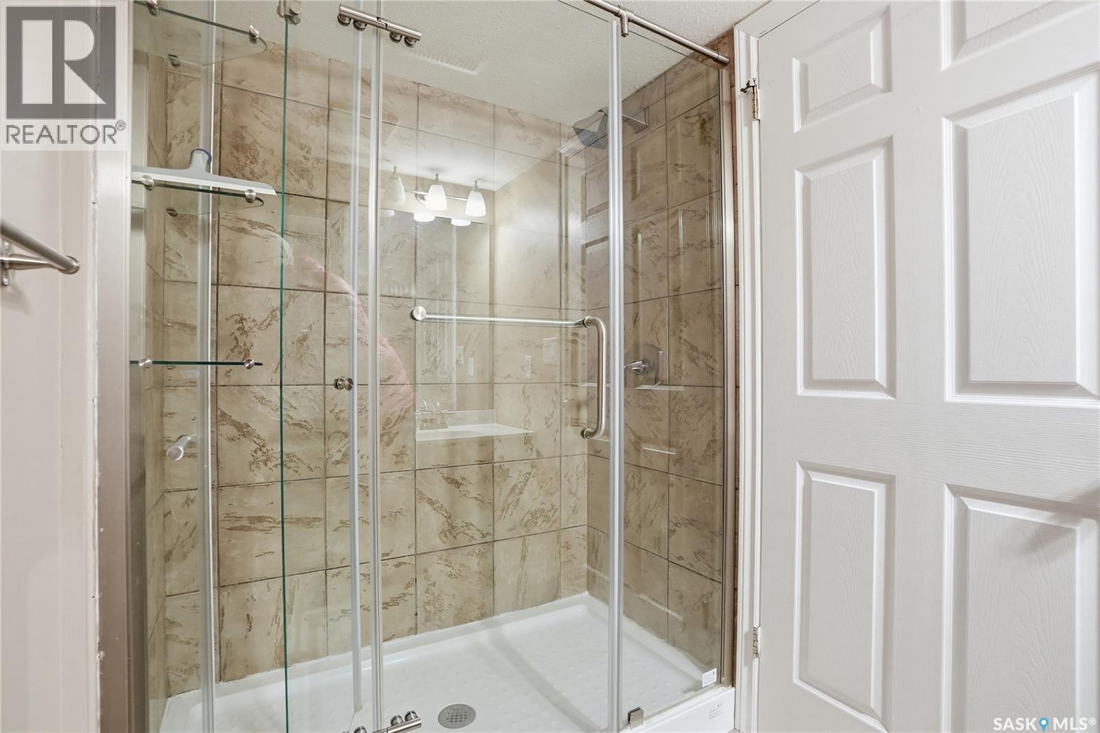 513 4TH STREET W - 34