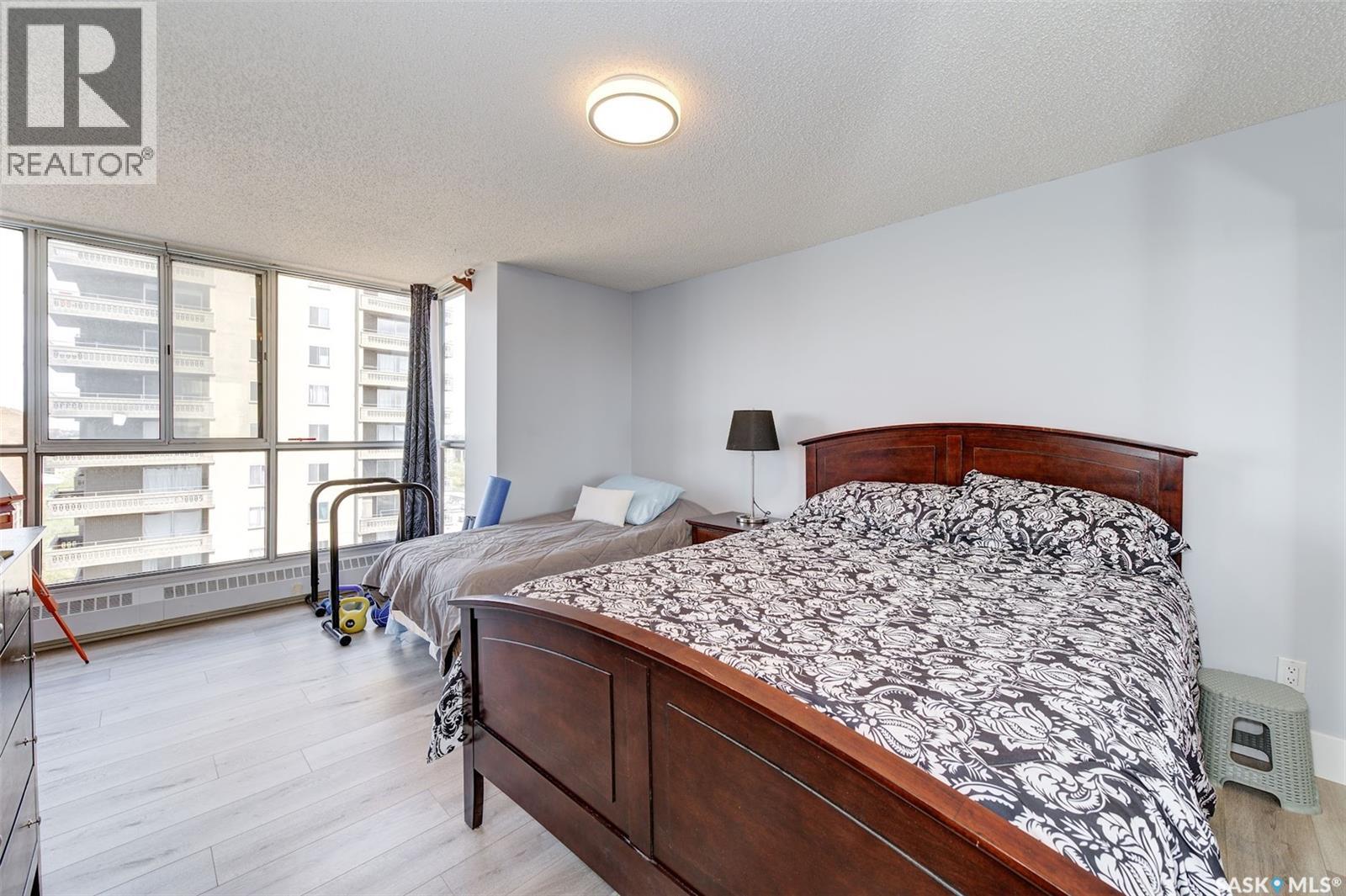 #1403 315 5th AVENUE - 32