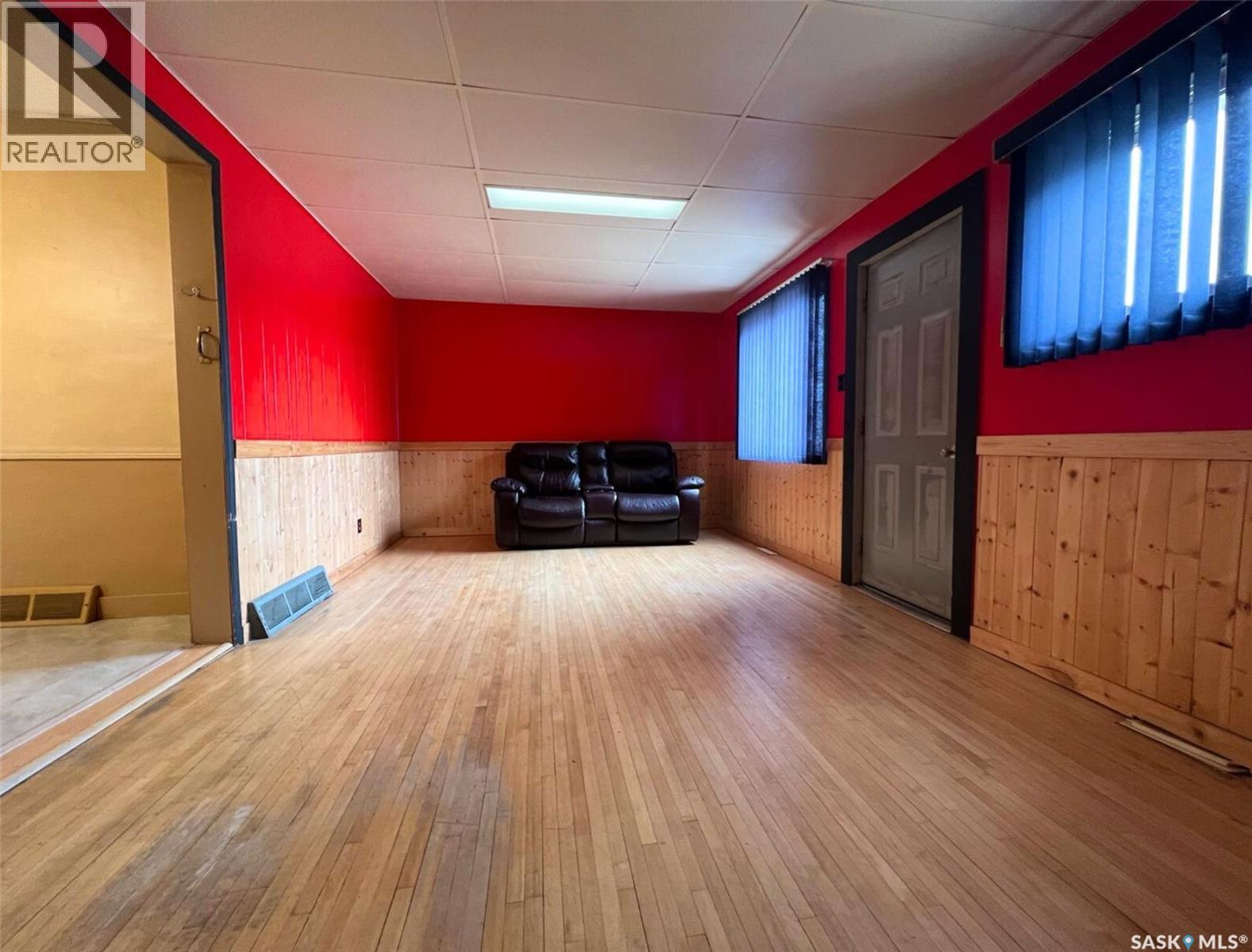 118 5TH AVENUE SE - Image 3