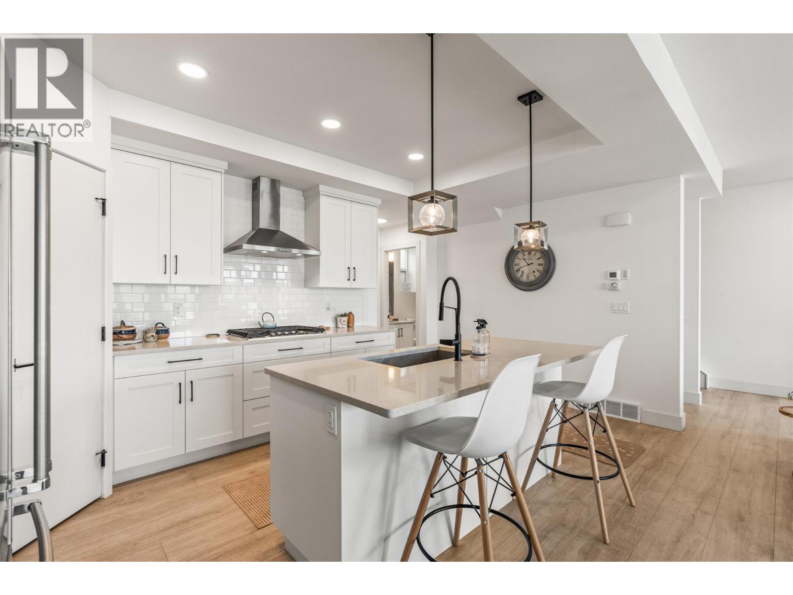 #29 1000 MT ROBSON PLACE - 10