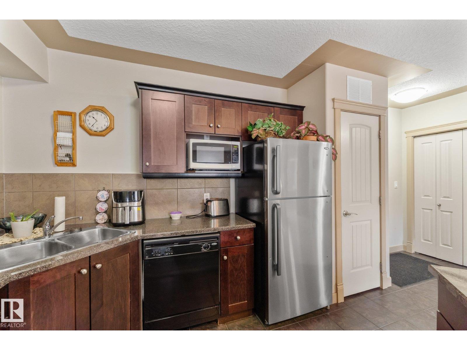 #211 4415 48 ST - 15