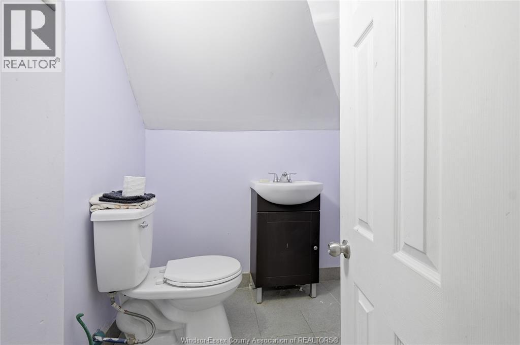1023 HALL AVENUE - 21