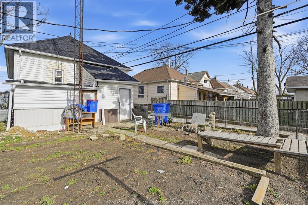 1023 HALL AVENUE - 25