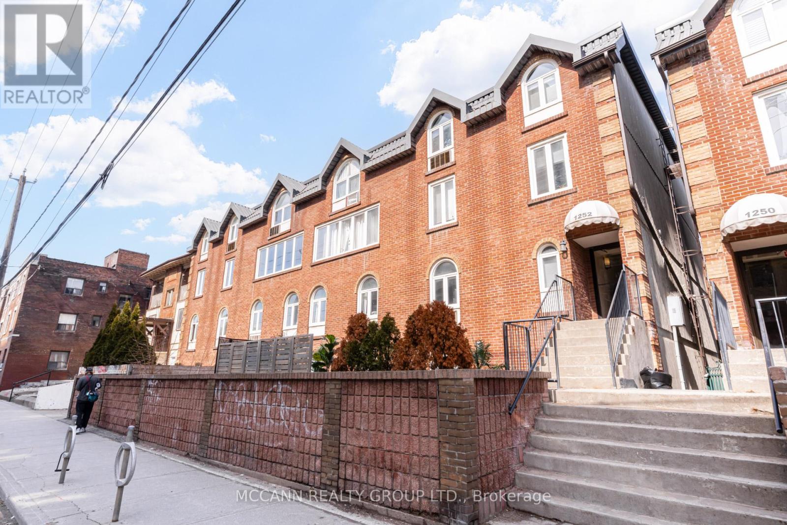 14 - 1252 KING STREET W