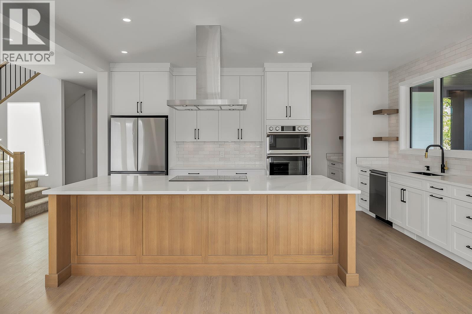 1054 Oak Barrel Place, West Kelowna