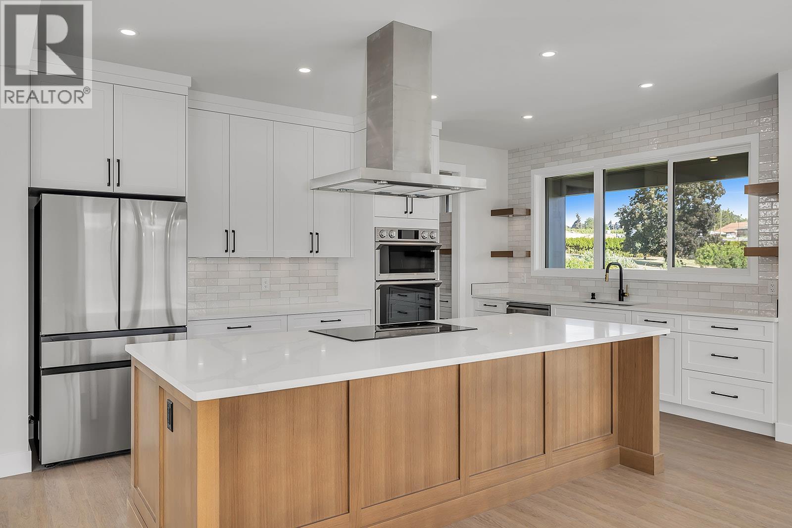 1054 Oak Barrel Place, West Kelowna