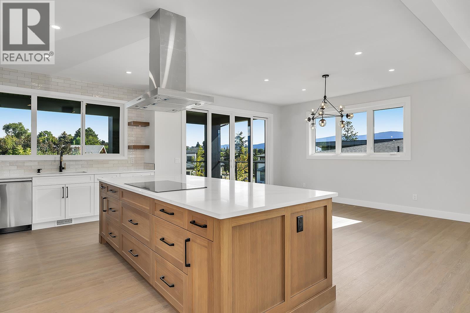 1054 Oak Barrel Place, West Kelowna