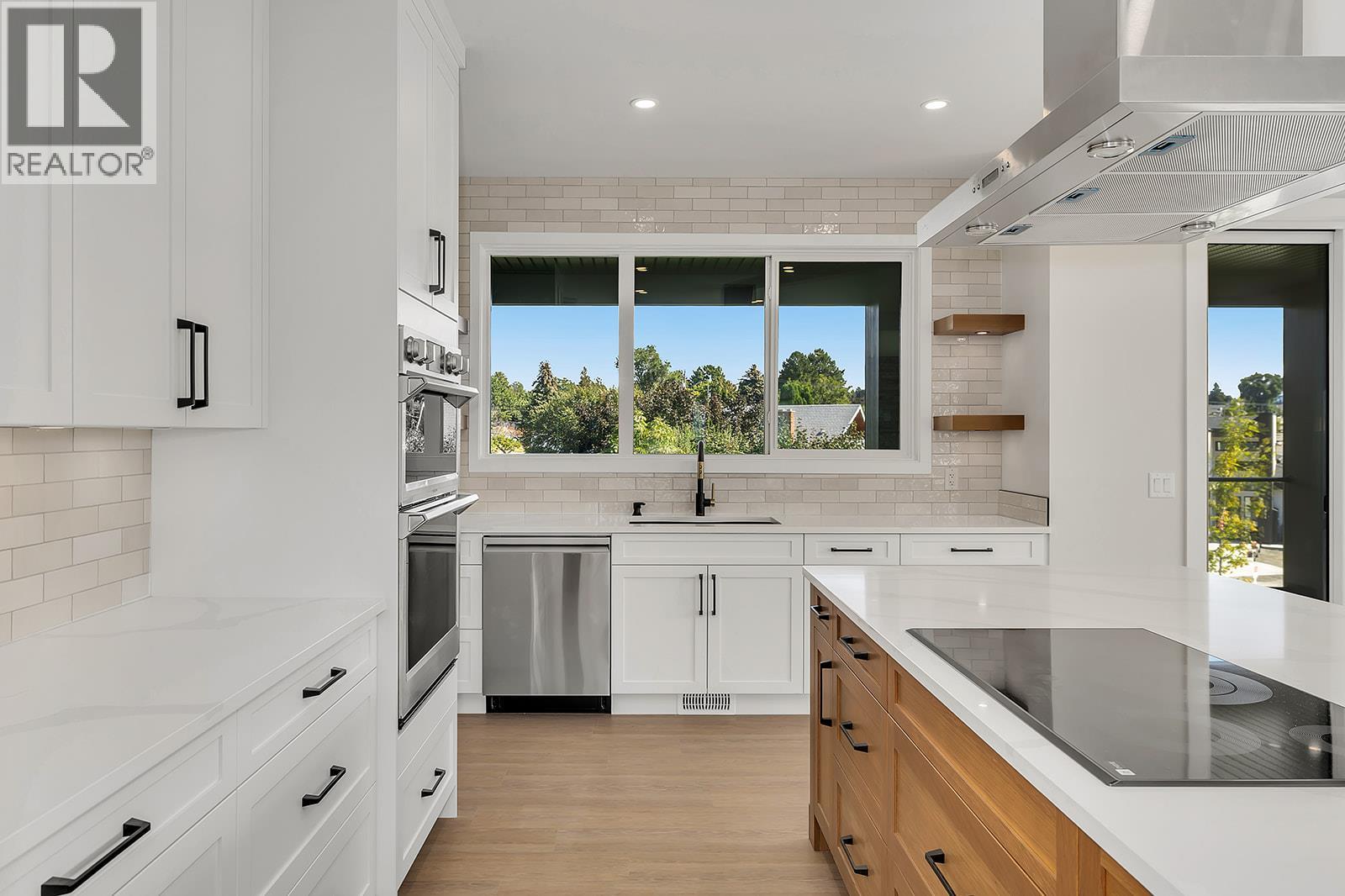 1054 Oak Barrel Place, West Kelowna