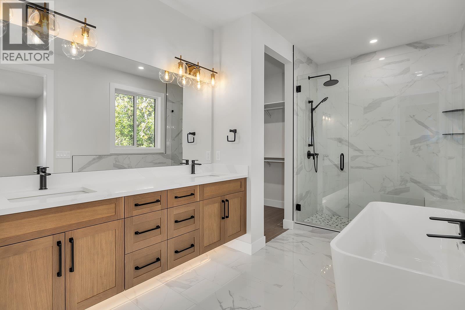 1054 Oak Barrel Place, West Kelowna