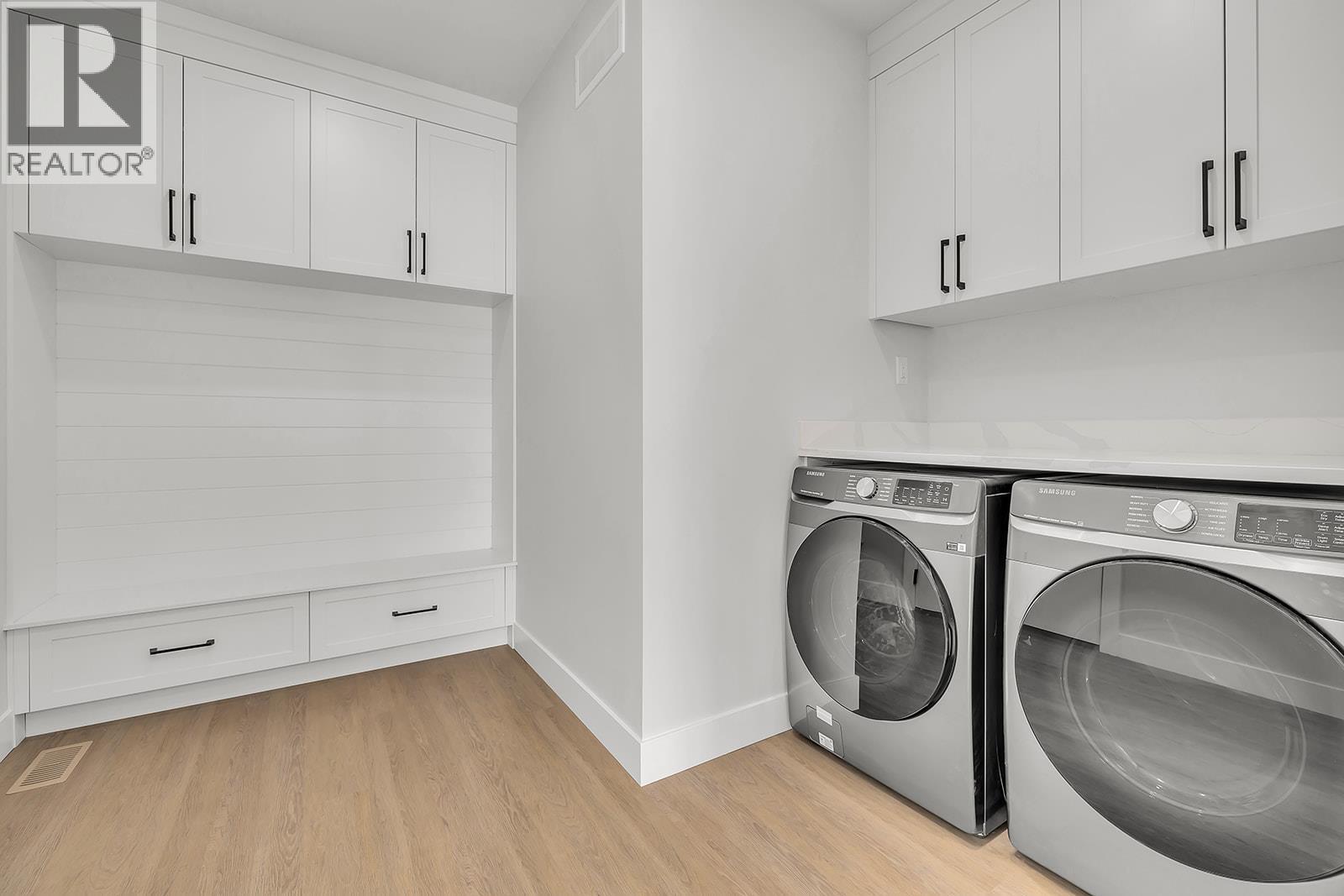 1054 Oak Barrel Place, West Kelowna