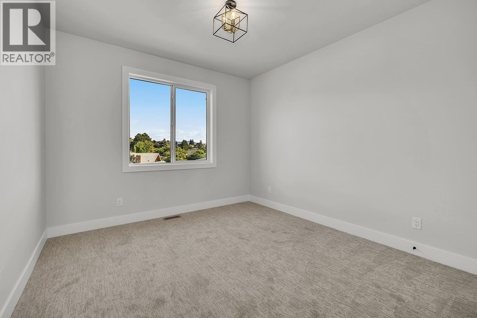 1054 Oak Barrel Place, West Kelowna