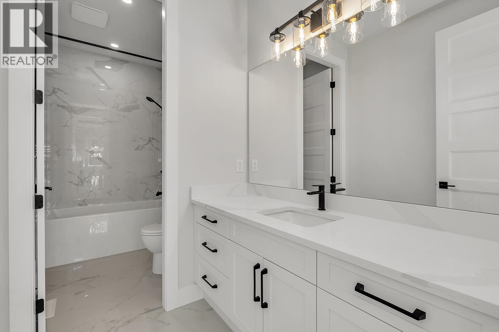 1054 Oak Barrel Place, West Kelowna